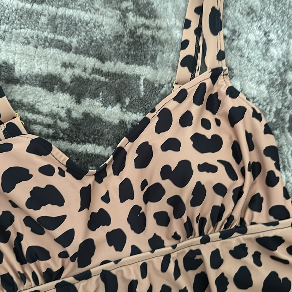 One Piece Ruffle Swimsuit Small - Picture 4 of 6